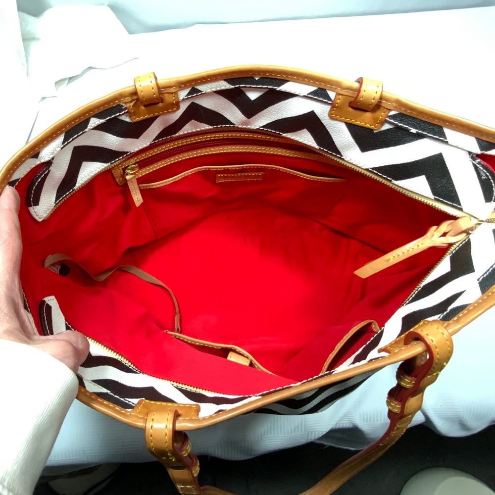 Dooney & Bourke Large Black and White Chevron Tote - Picture 4 of 16